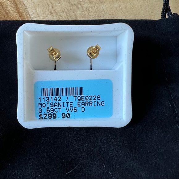 Moissanite Clover Stud Earrings – 0.69 CTW, VVS D Color – 925 Silver, Gold Plate - Picture 3 of 6